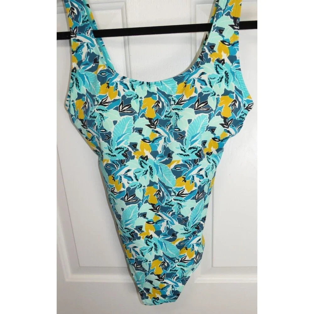 L.L.Bean Floral One Piece Swimsuit Size 10 Built In Bra Tummy Control UPF 50+
